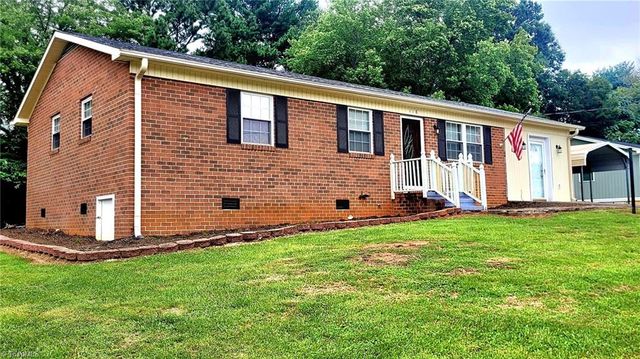 118 Pickshin Avenue, Dobson, NC 27017