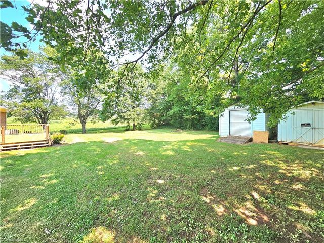 118 Pickshin Avenue, Dobson, NC 27017