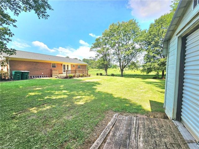 118 Pickshin Avenue, Dobson, NC 27017