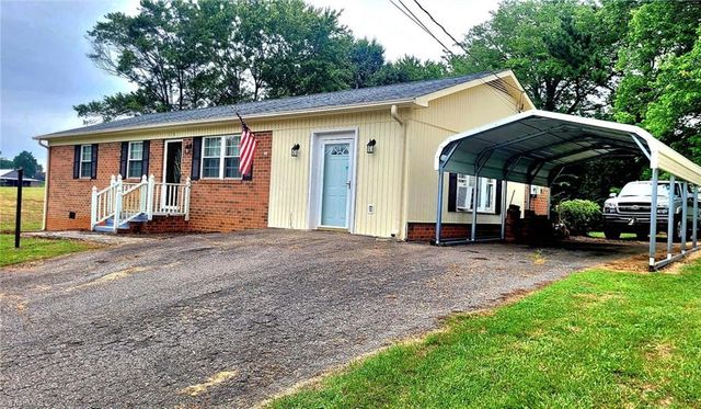 118 Pickshin Avenue, Dobson, NC 27017
