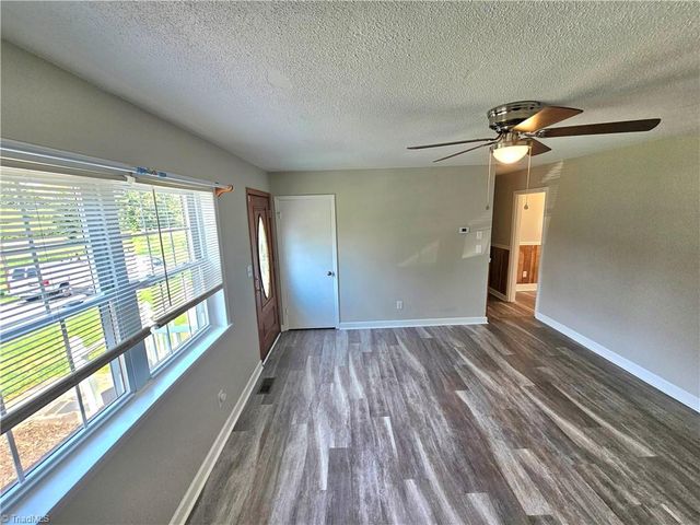 118 Pickshin Avenue, Dobson, NC 27017