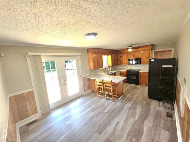 118 Pickshin Avenue, Dobson, NC 27017