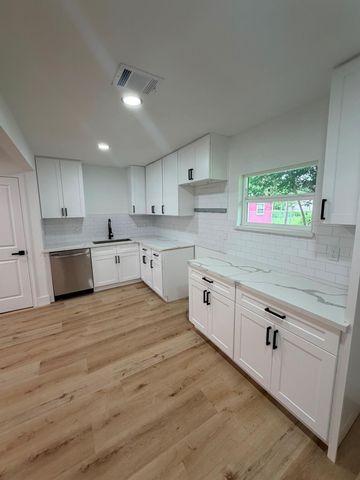 3048 Briarwick Lane, Houston, TX 77093