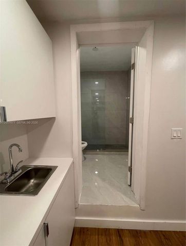 524 NE 160th St, Miami, FL 33162