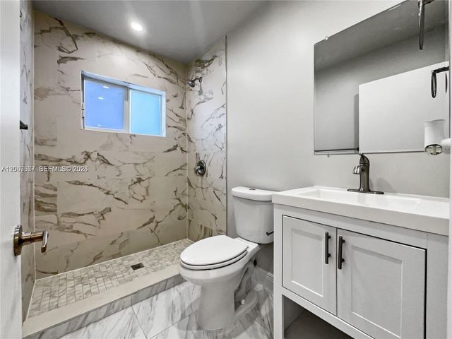 524 NE 160th St, Miami, FL 33162