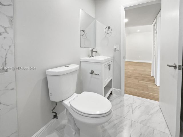 524 NE 160th St, Miami, FL 33162