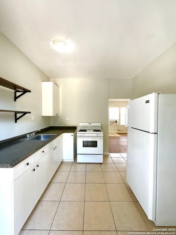 1409 W Woodlawn Ave Apt 5, San Antonio, TX 78201