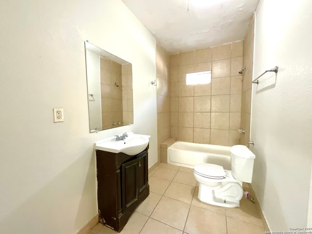 1409 W Woodlawn Ave Apt 5, San Antonio, TX 78201