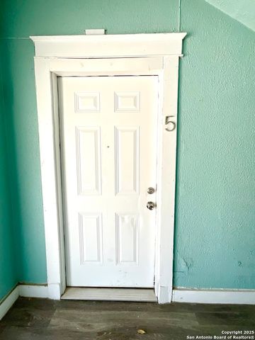 1409 W Woodlawn Ave Apt 5, San Antonio, TX 78201