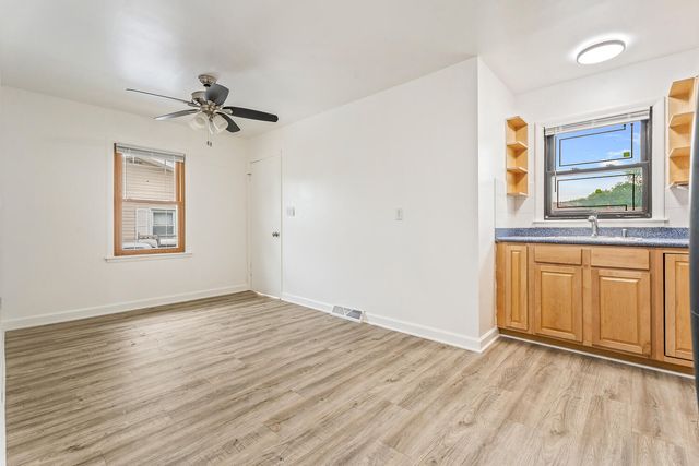 827 E 52nd Avenue, Merrillville, IN 46410