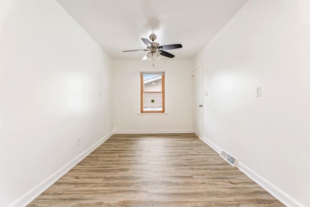 827 E 52nd Avenue, Merrillville, IN 46410
