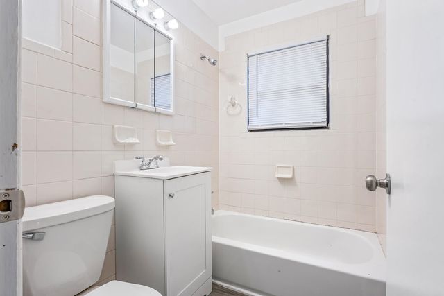 827 E 52nd Avenue, Merrillville, IN 46410