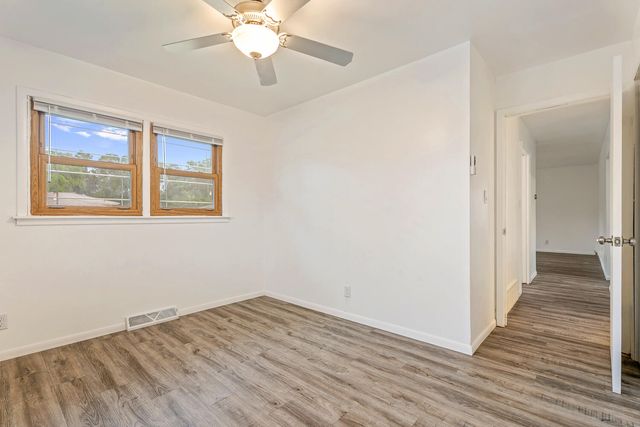 827 E 52nd Avenue, Merrillville, IN 46410