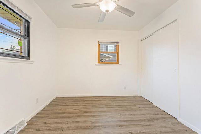 827 E 52nd Avenue, Merrillville, IN 46410