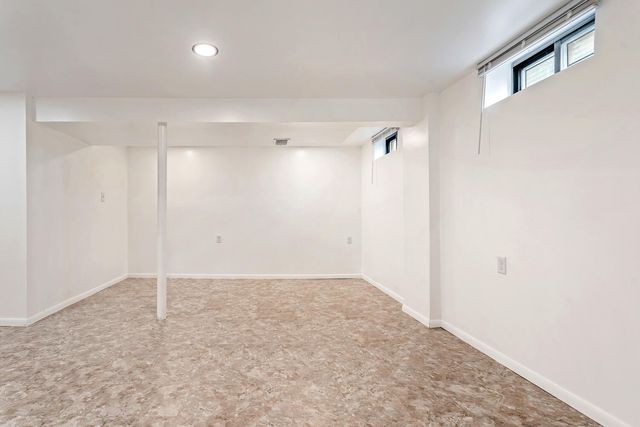 827 E 52nd Avenue, Merrillville, IN 46410