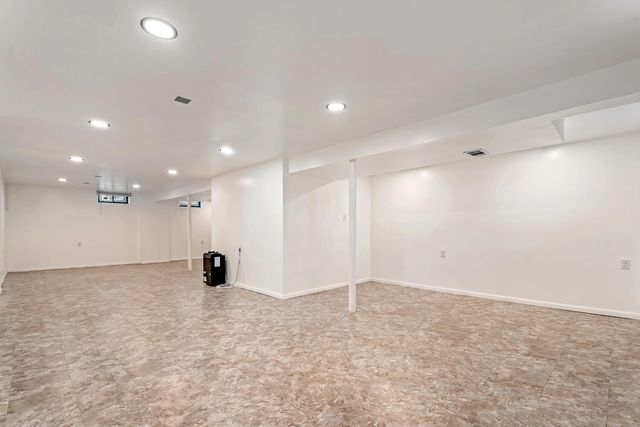 827 E 52nd Avenue, Merrillville, IN 46410
