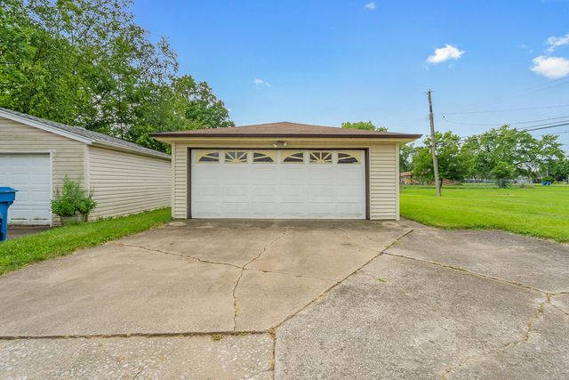 827 E 52nd Avenue, Merrillville, IN 46410