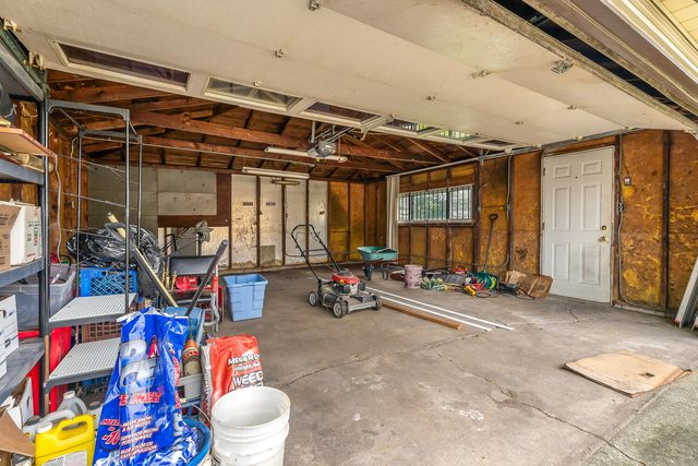 827 E 52nd Avenue, Merrillville, IN 46410