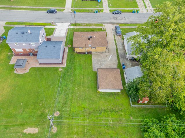 827 E 52nd Avenue, Merrillville, IN 46410