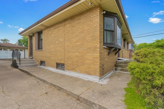 827 E 52nd Avenue, Merrillville, IN 46410