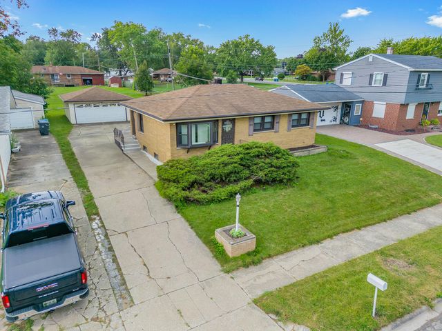 827 E 52nd Avenue, Merrillville, IN 46410