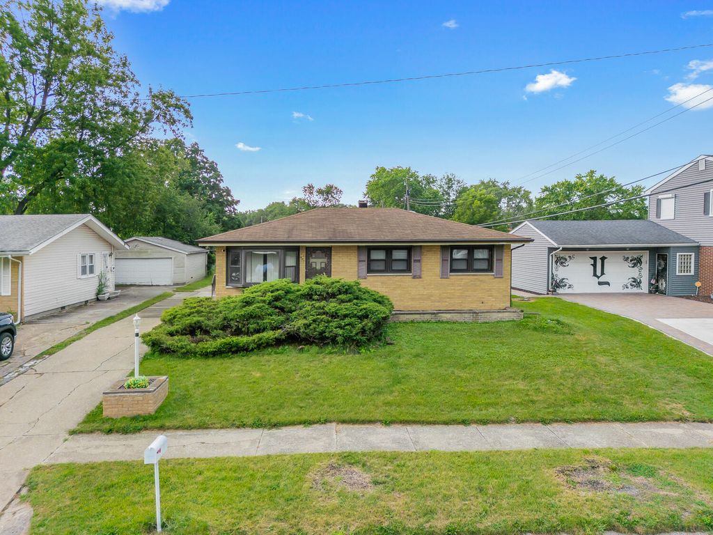 827 E 52nd Avenue, Merrillville, IN 46410