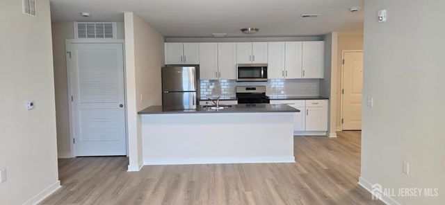 211 HENDERSON Road 1103, South Brunswick, NJ 08852