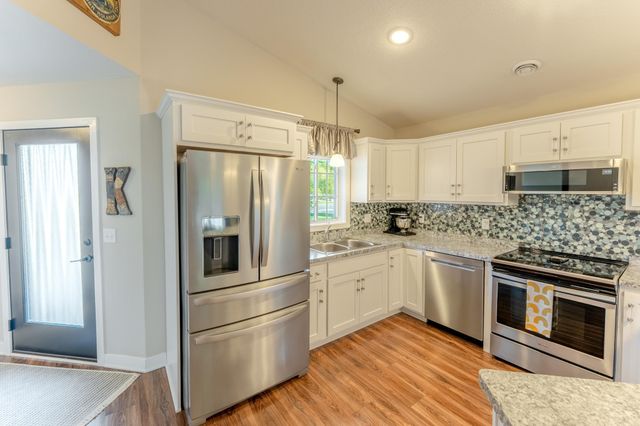 2031 Reuss Parkway, Saint Croix Falls, WI 54024