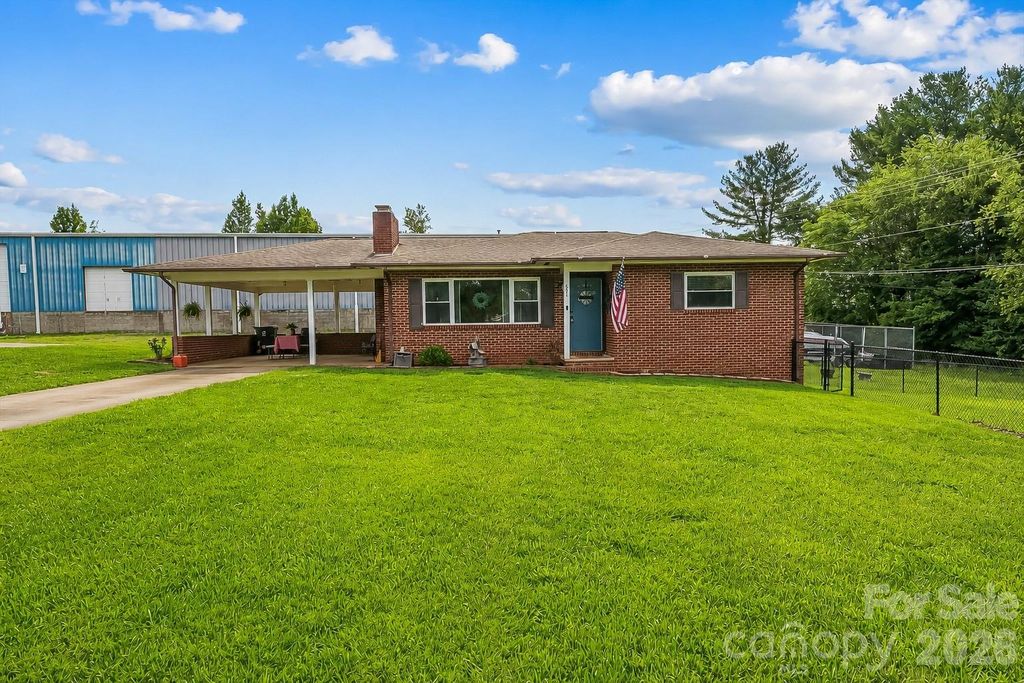 691 Central Street, Hudson, NC 28638