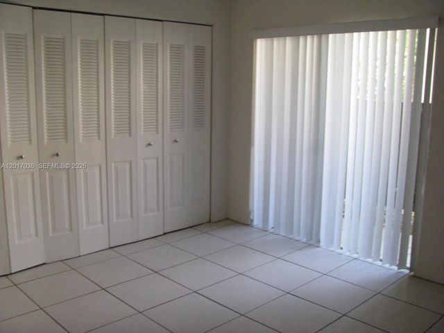 10832 N Kendall Dr U11, Miami, FL 33176