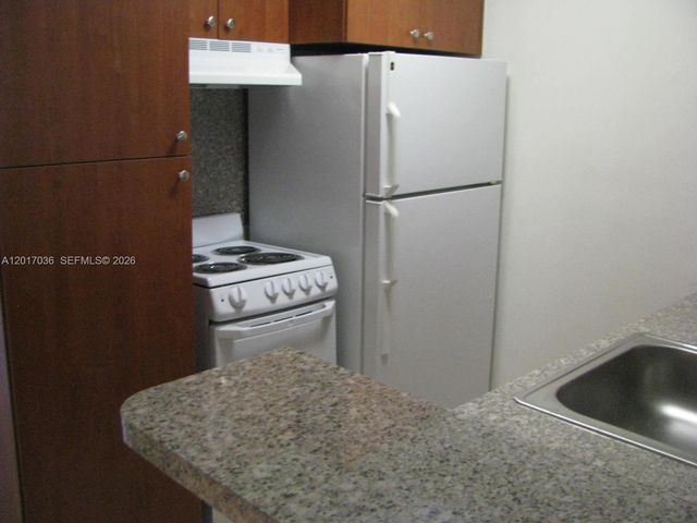 10832 N Kendall Dr U11, Miami, FL 33176