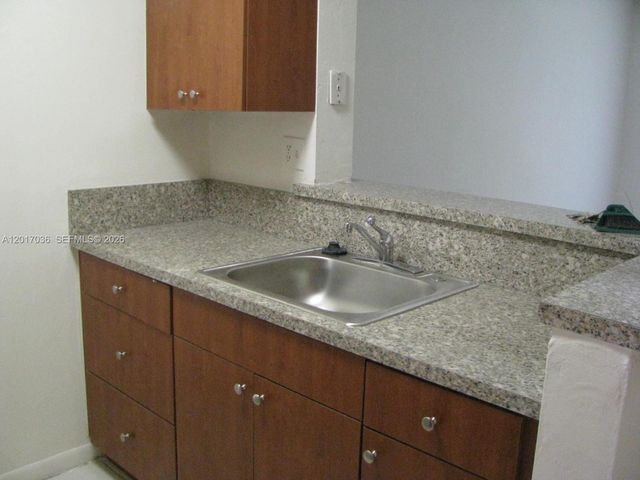 10832 N Kendall Dr U11, Miami, FL 33176