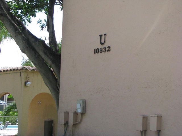 10832 N Kendall Dr U11, Miami, FL 33176