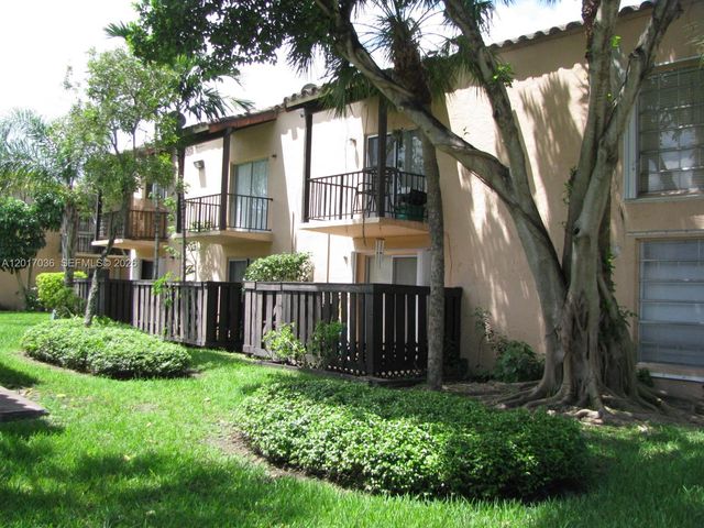 10832 N Kendall Dr U11, Miami, FL 33176