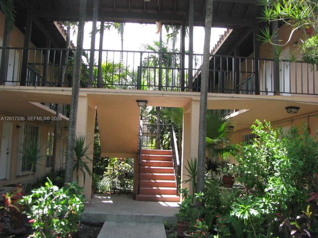 10832 N Kendall Dr U11, Miami, FL 33176