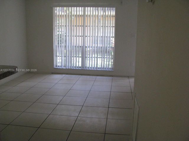 10832 N Kendall Dr U11, Miami, FL 33176