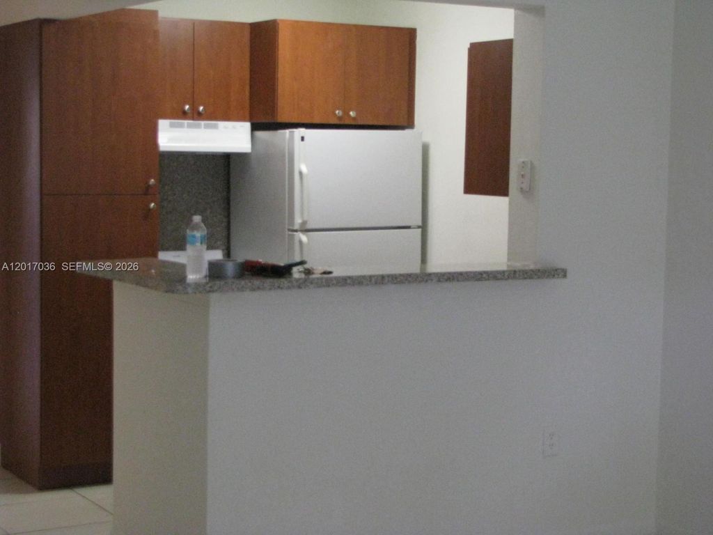 10832 N Kendall Dr U11, Miami, FL 33176
