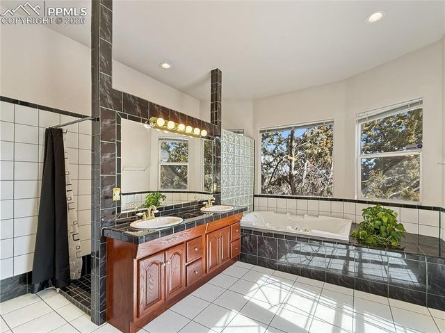 449 S Siesta Lane, Pueblo, CO 81007