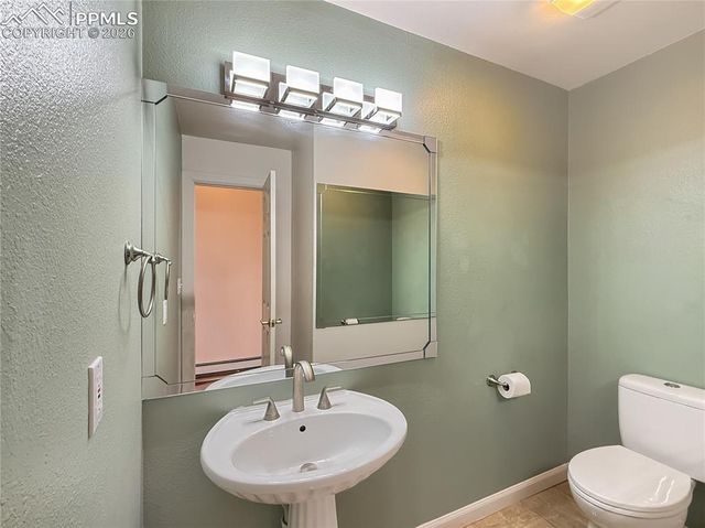 449 S Siesta Lane, Pueblo, CO 81007