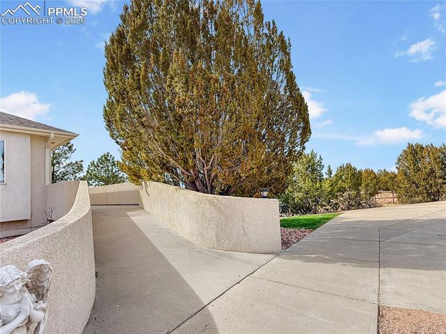 449 S Siesta Lane, Pueblo, CO 81007