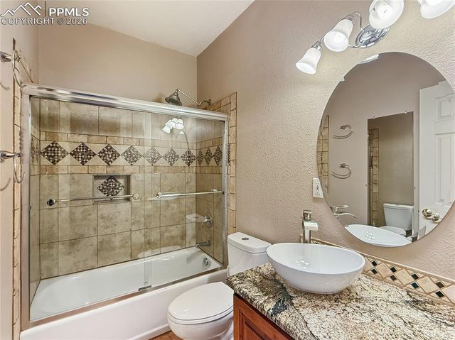 449 S Siesta Lane, Pueblo, CO 81007