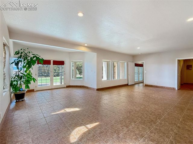 449 S Siesta Lane, Pueblo, CO 81007