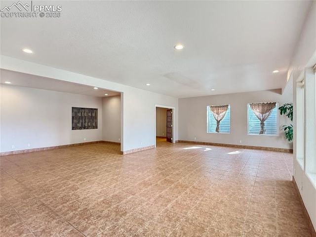 449 S Siesta Lane, Pueblo, CO 81007