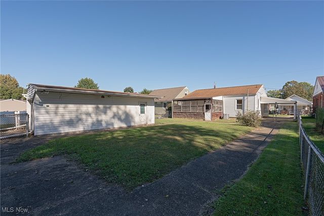 1012 39TH Street, Vienna, WV 26105