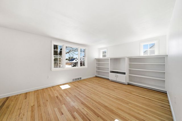 14 Washington Circle, Holbrook, MA 02343