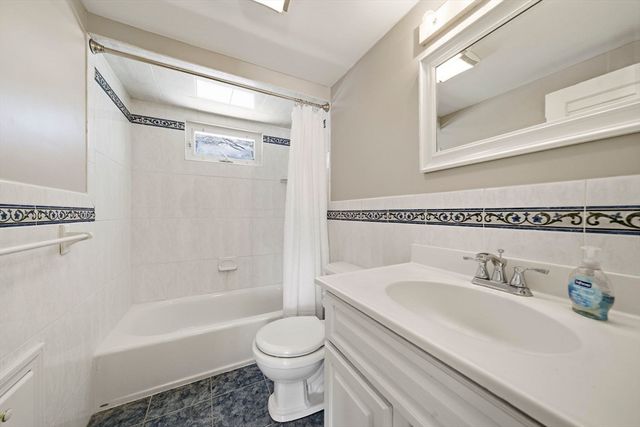 14 Washington Circle, Holbrook, MA 02343