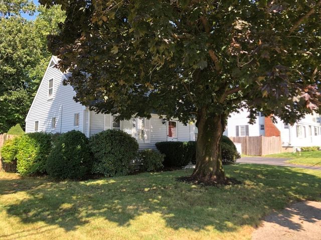 14 Washington Circle, Holbrook, MA 02343