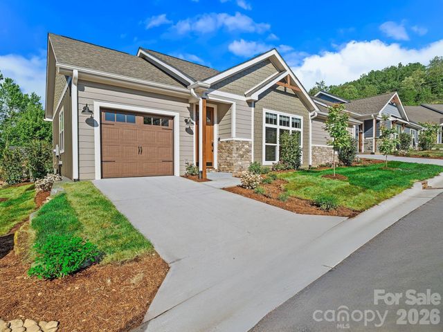 8 Heartleaf Circle, Arden, NC 28704