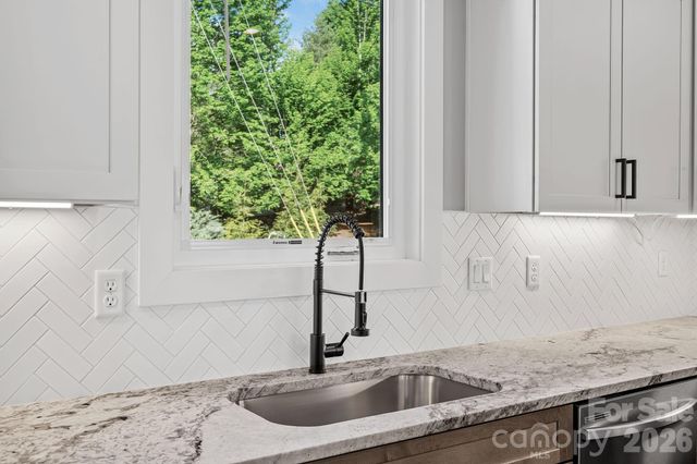 8 Heartleaf Circle, Arden, NC 28704