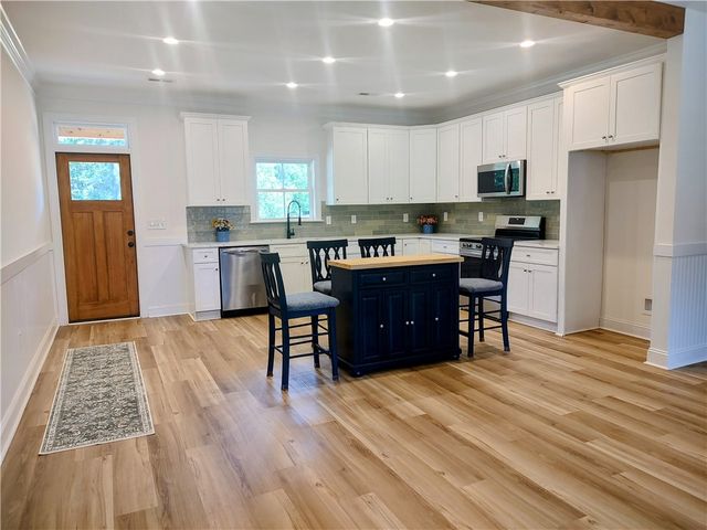 2536 Six Mile Highway, Central, SC 29630